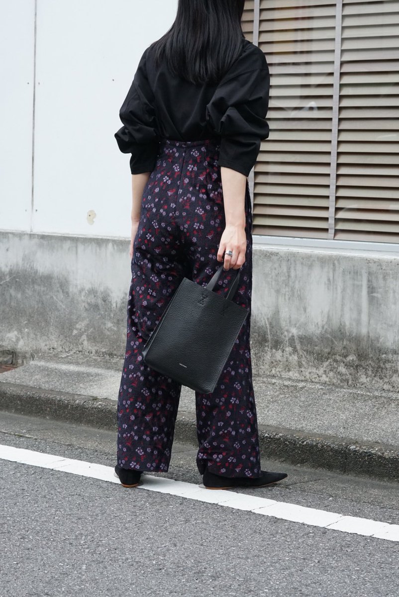 ANNDEARK's tweet photo. mame kurogouchi (マメ)

Floral Jacquard Sleeveless Jumpsuits
￥68,200（税込）
秋の夜闇に浮かぶ草花を描いたジャカードスリーブレスジャンプスーツ

https://t.co/Qdy6CvREFe https://t.co/guMsoOAgM1