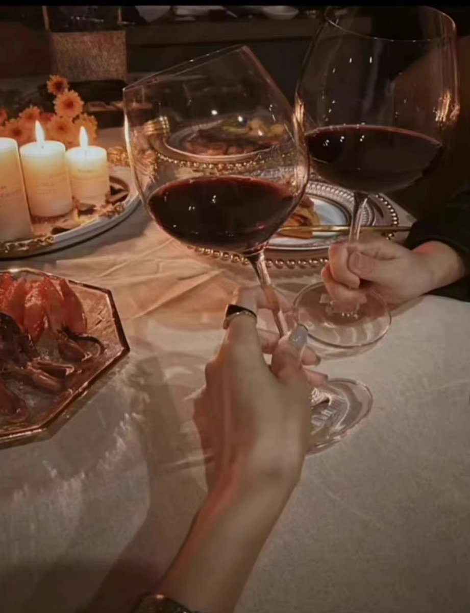 BBergerkin's tweet photo. In your spare time, have a glass of wine and talk🥂 https://t.co/7n7yCtBcPI