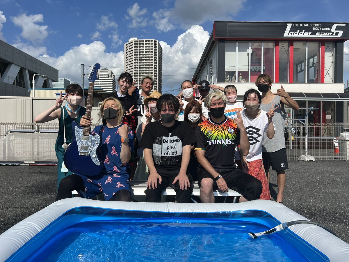 FUNKIST1's tweet photo. FUNKISTサッカー部
今日も元気にえいえいおー https://t.co/FuffNXrADx