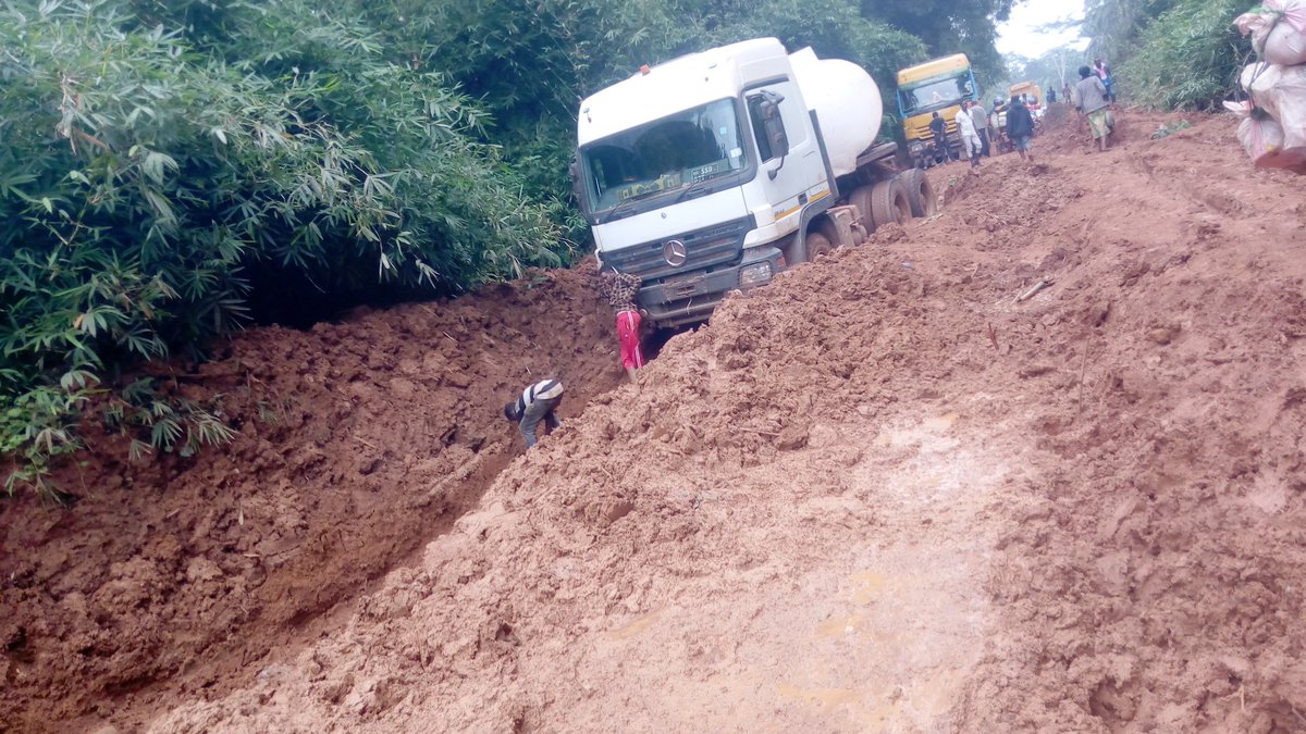 BusinessForumM's tweet photo. La RDC est un marché de plus de 100 millions d'habitants que les producteurs locaux ne savent exploiter. Réfléchissons-y. #RDC #RDCongo @Presidence_RDC @PrimatureRDC @EconatRDC @minagri_rdc @MinEPME_CD @TourismeRDCongo @IndustrieRdc @MinAT_RDC @FECRDC @RdcOpec @madeinrdcongo https://t.co/QGpxVVw7C9