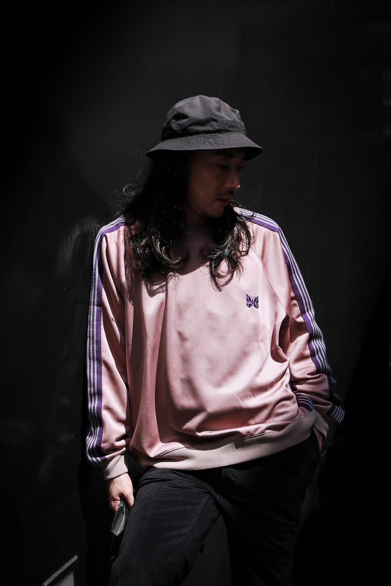 box_gallery's tweet photo. NEEDLES TRACK CREW NECK SHIRT オンラインストア発売スタート ‼︎
詳しくはブログをご確認ください。
https://t.co/esRWTA7T0i
#Needles
#セレクトショップ
#thegallerybox https://t.co/5uHZA1Ls29