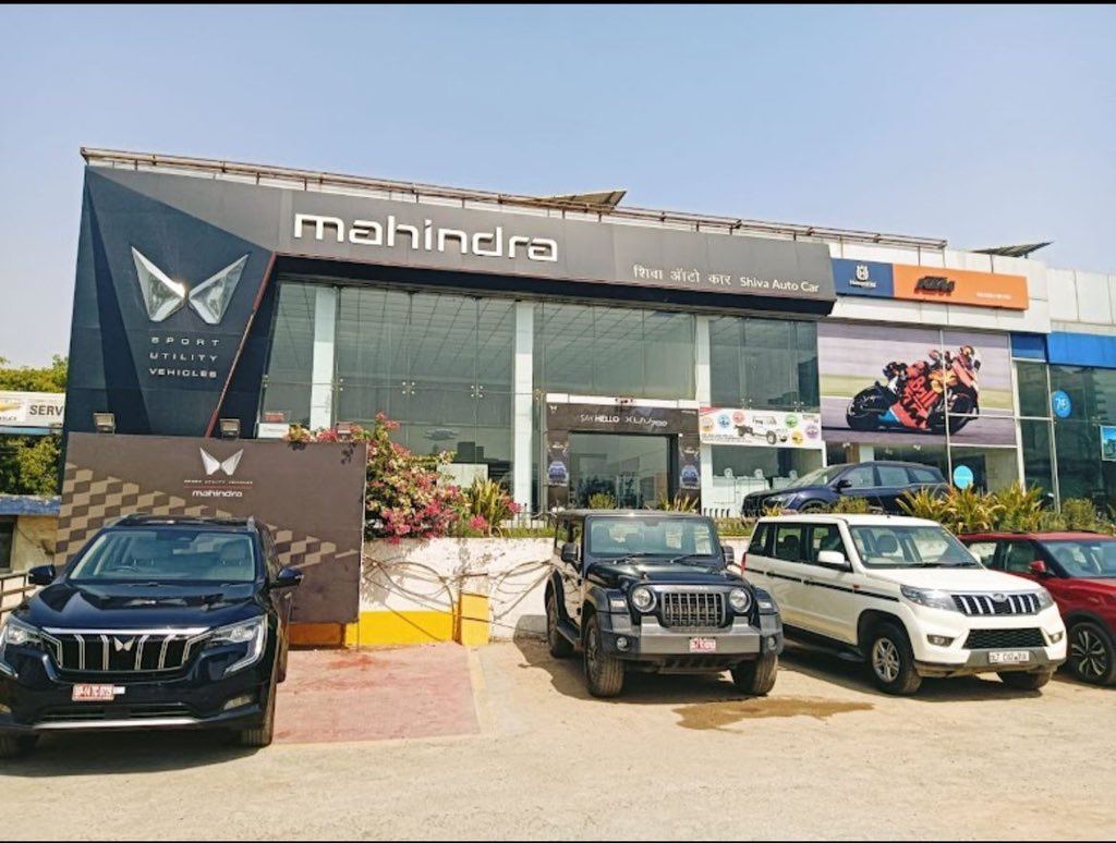 AnkurSingh's tweet photo. Pathetic customer service of Shiva Auto, Vaishali @Mahindra_Auto @anandmahindra 

Makes Fake Promise to deliver in 3-4 months to take booking.

After 4 months, they won't give update, behave rudely. Sales officer Ajab Singh says he never commited.

Never book from these Frauds! https://t.co/78P41tlOV5