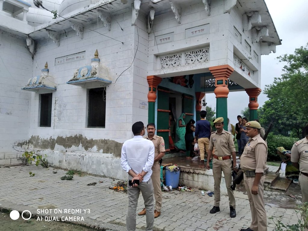 Bandobast duty at Historical Shiv Mandir on Monday Morning. Thousands of people turn up here to offer their prayers everyday. Directions issued to correct 5he situation of interlocking, wires and fencing around pond. Work would start next week.<a href="/DMjaunpur/">DM JAUNPUR</a>