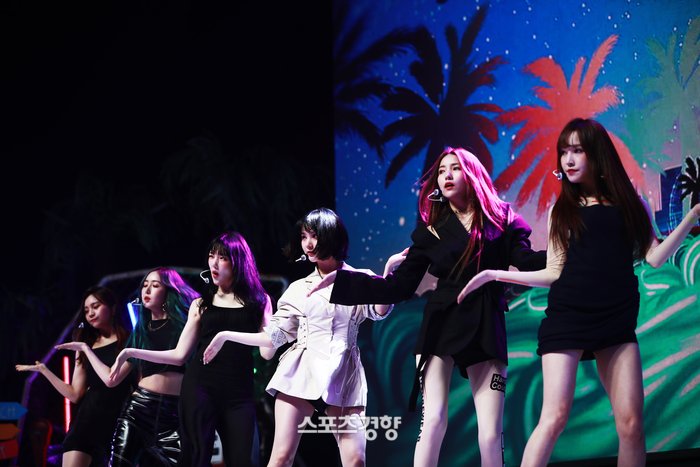 gfriend_part's tweet photo. [SK] [Exclusive] Opportunities for GFRIEND Members To Promote As GFRIEND Opened Up (1)

"Source Music, a subsidiary of HYBE, recently requested the Korean Intellectual Property Office to apply for a trademark for 'G-Friend' but received a rejection notice on the 14th July." https://t.co/Q3MAD2jGCi