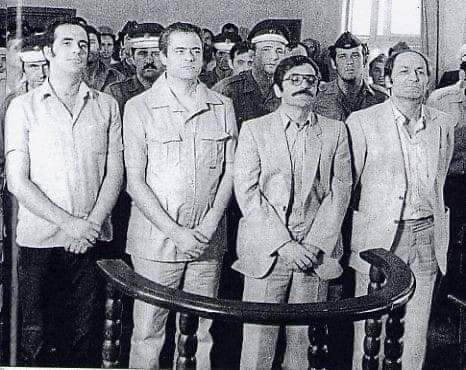 1982'de Kosovalı Arnavut aydınlar aleyhine verilen karar.

Fotoğrafçı Ilaz Bylykbashi'ye sanığın başlarını eğdiği bir fotoğraf bulması söylendiğinde, böyle bir fotoğraf bulamadığını çünkü sürekli başları dik durduklarını söyledi.