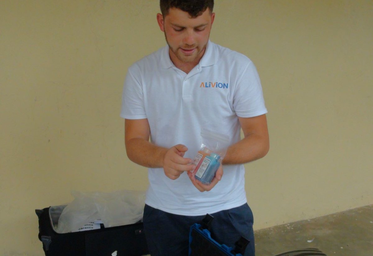Alivion_AG's tweet image. 𝐒𝐰𝐢𝐬𝐬 𝐭𝐞𝐜𝐡 𝐠𝐨𝐞𝐬 𝐭𝐨 𝐋𝐢𝐛𝐞𝐫𝐢𝐚: Last week we visited the Bong Mines Hospital in Bong Town, Liberia. The local staff can apply our Spark M-20 now independently to rapidly screen sanitizers and beverages for methanol. 
#methanoldetection #sparkm #methanol #alivion