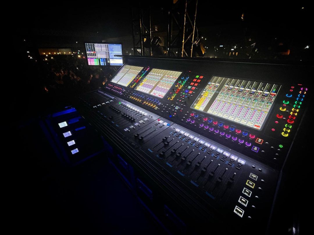 A great image that's come in from Steve Weall 🤘 Make sure to tag us in your photos for a chance to be featured on our socials! #DiGiCo #AudioEngineer #MixingConsole #DigitalMixingConsole #DigitalConsole