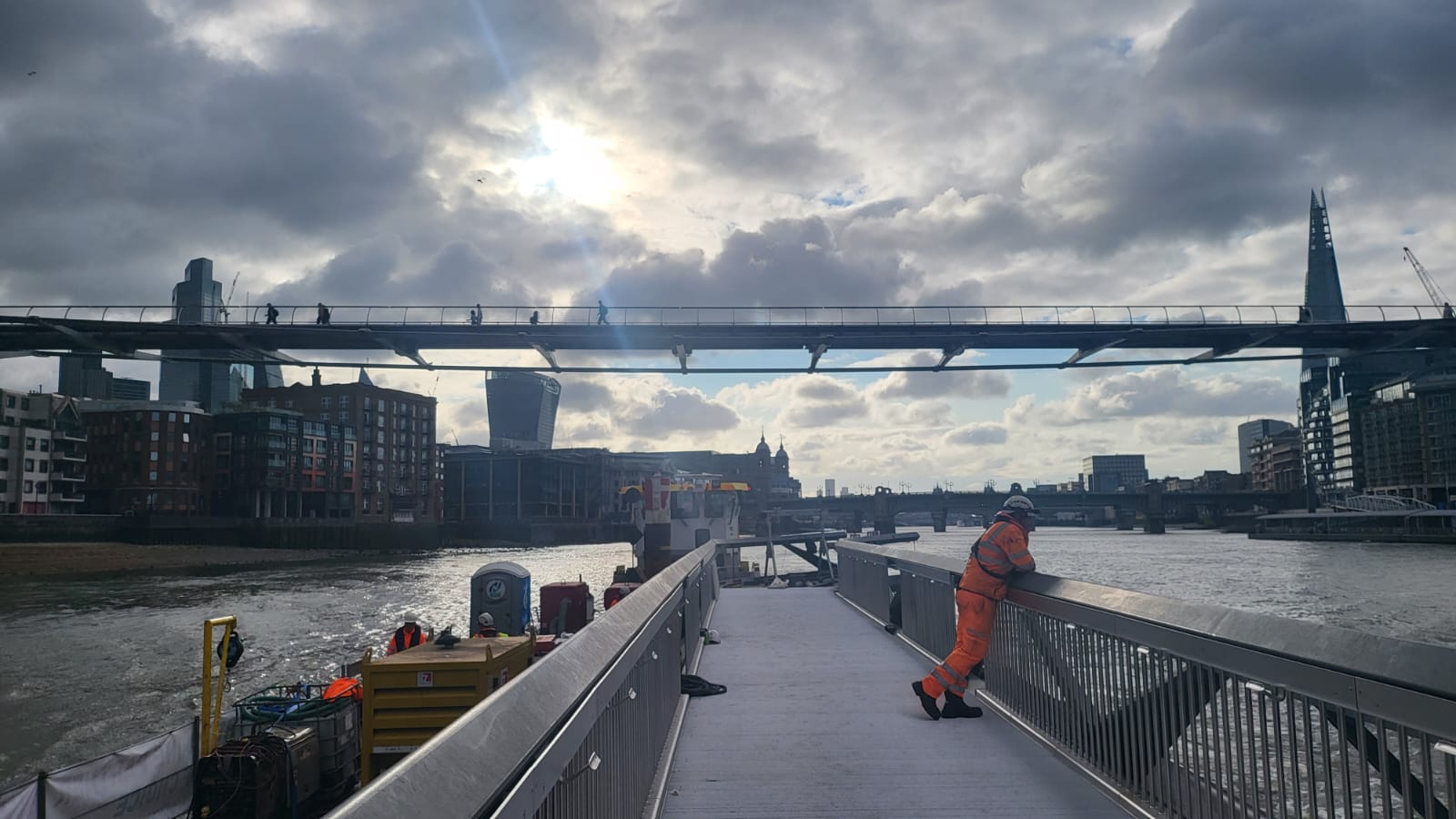 Knights Brown On Twitter Span 2 Is Heading Up The Thames At Quite The 