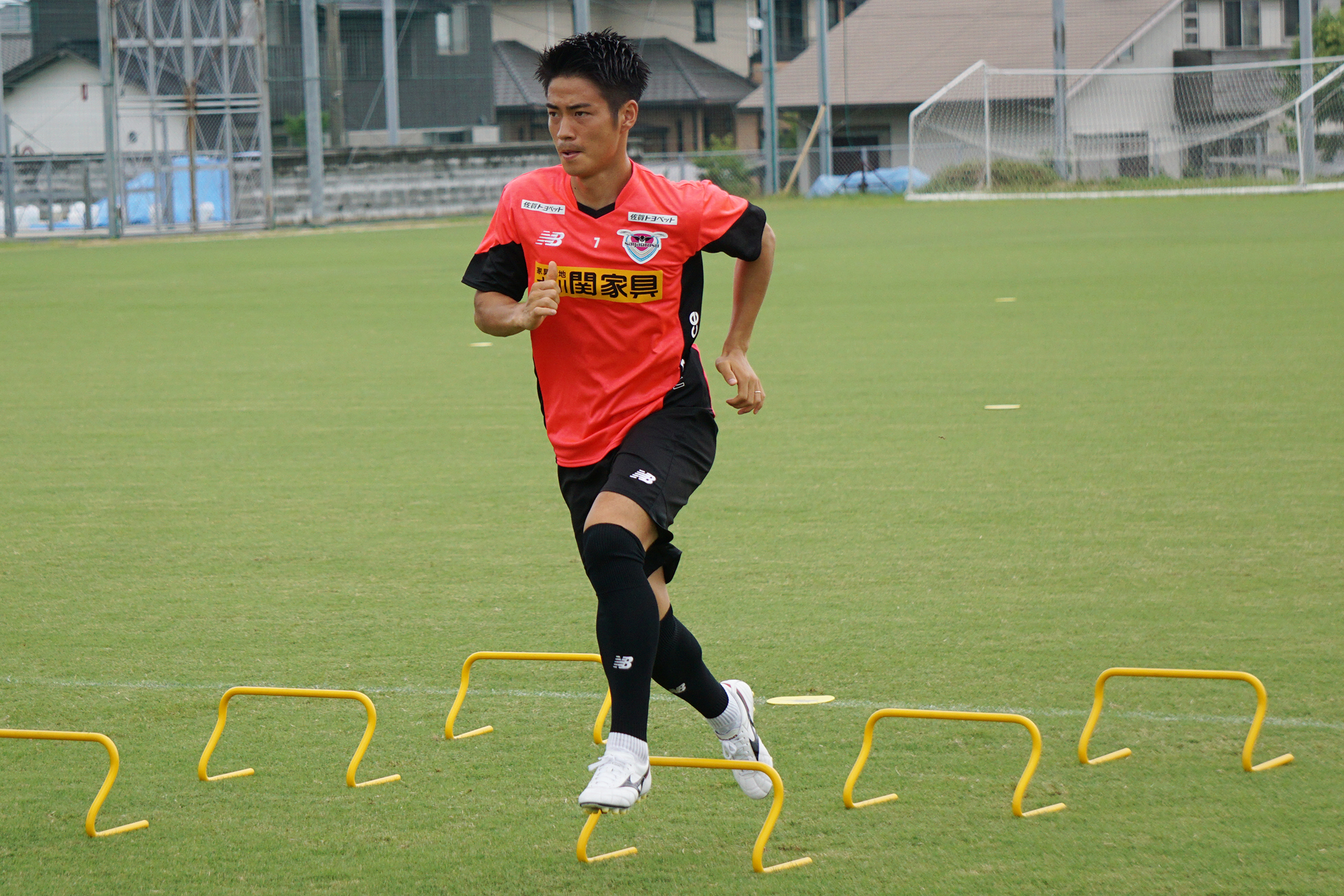 サガン鳥栖公式 トレーニングshot 新加入の 手塚康平 選手がチームに合流 練習中の姿をお届け サガン鳥栖 Sagantosu Jリーグ Jleague 道 Dreamroad T Co Zb8joarsfa Twitter