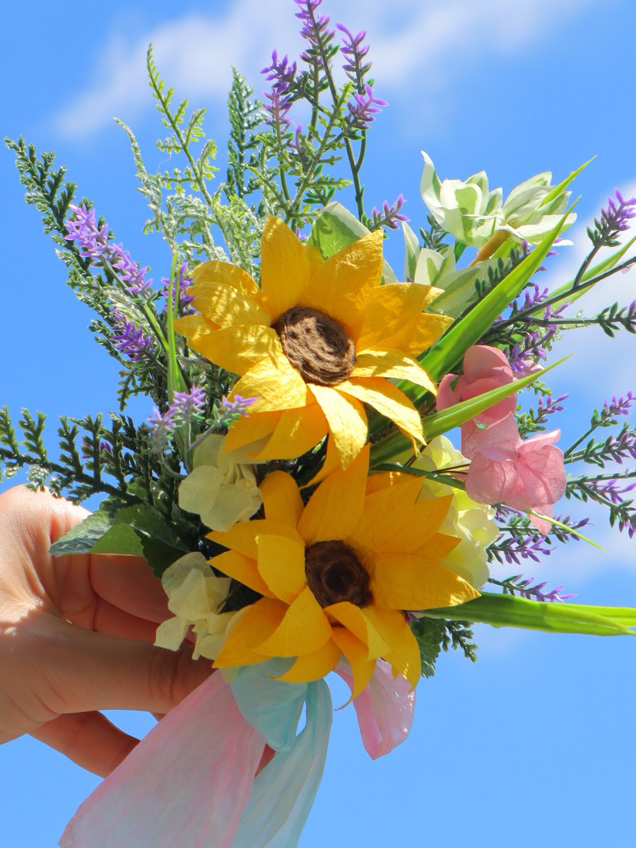 showakinenpark's tweet image. 【夏にぴったりなイベントをご紹介】8/14(日)は、「和紙で彩るヒマワリブーケ」を開催します◎和紙クラフト講師 吉野克恵先生のもと、和紙の歴史や魅力について学ぶことができます。まるで本物そっくりのヒマワリ！お子さまの自由研究にもおすすめです♪
showakinen-koen.jp/event/5523