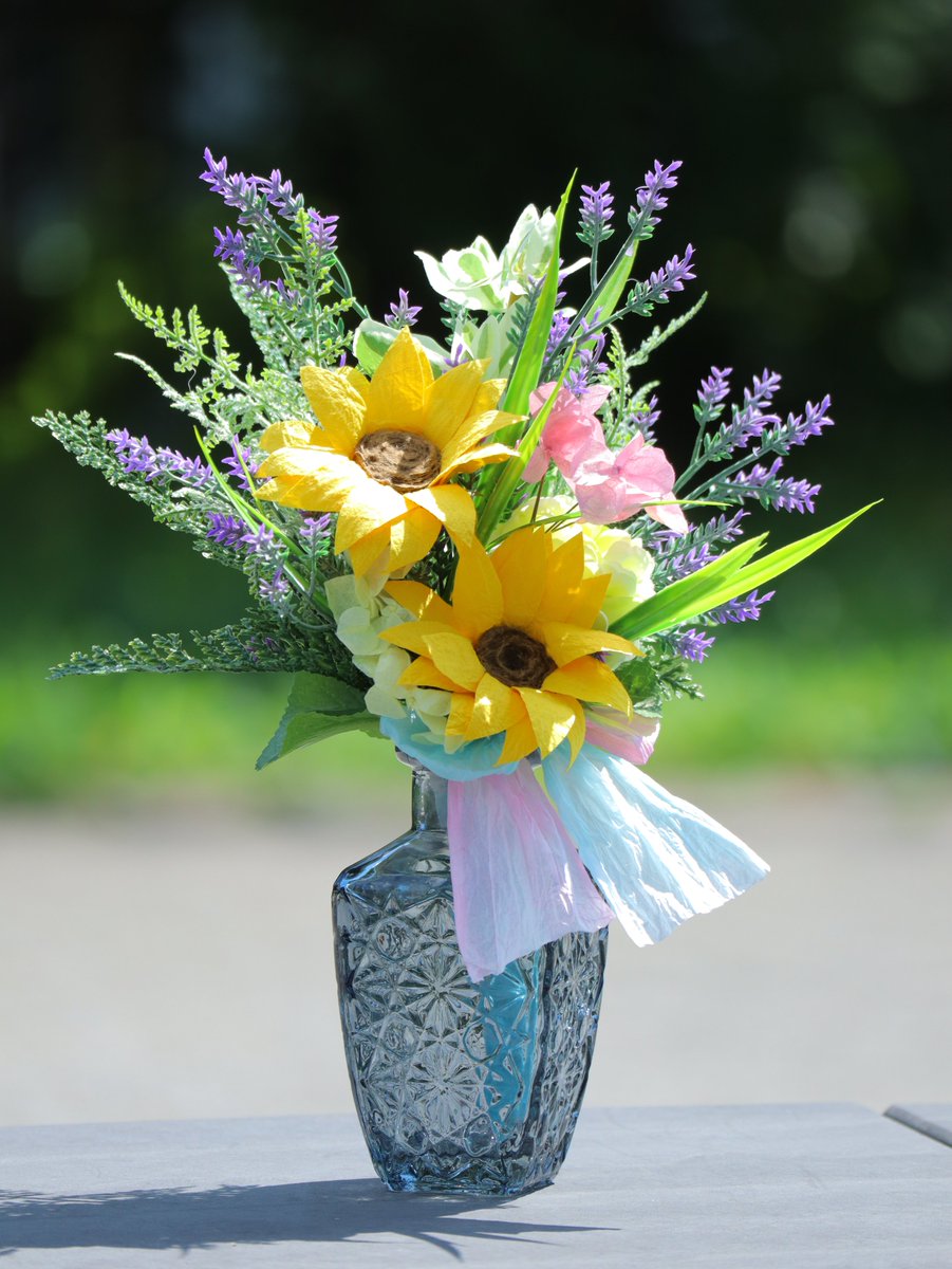 showakinenpark's tweet image. 【夏にぴったりなイベントをご紹介】8/14(日)は、「和紙で彩るヒマワリブーケ」を開催します◎和紙クラフト講師 吉野克恵先生のもと、和紙の歴史や魅力について学ぶことができます。まるで本物そっくりのヒマワリ！お子さまの自由研究にもおすすめです♪
showakinen-koen.jp/event/5523