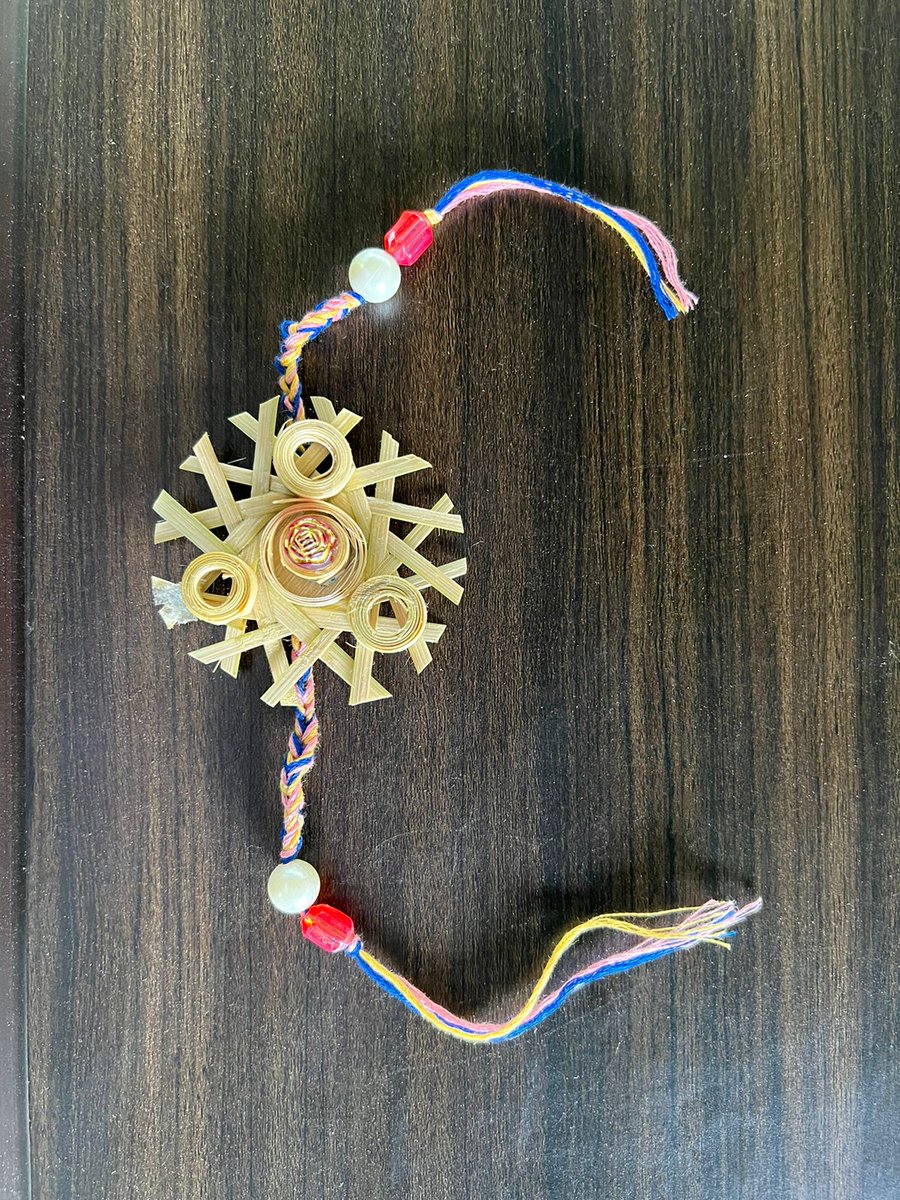 This year Bamboo Rakhis are available at Gorakhpur Zoo. Rakhis are made by "Shankar Mahila Self Help Group" under National Bamboo Mission.
#Rakshabandhan #Bamboo_Rakhis #National_Bamboo_Mission #vikas_yadav_ifs