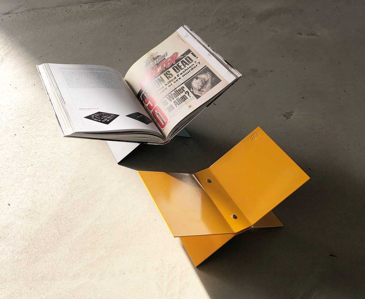 locoartsco's tweet photo. A Modern Bookstand + Books Our Editors Would Display on It https://t.co/eKeZvVE8hS https://t.co/l8VjoKjAtm