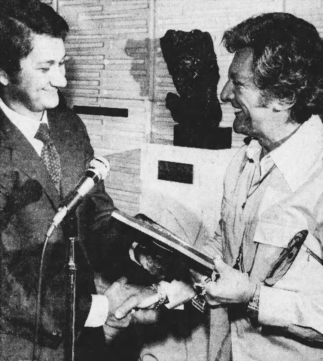 TweetingNeil's tweet photo. #Liberace receives a plaque from Albert Satagossi of the Kidney Foundation of Canada, part of the proceeds from his opening night performance at the Place Des Arts, Montréal, Québec, Canada were donated to the Kidney Foundation of Canada, 5th June 1979 https://t.co/fzbrFBUFA0