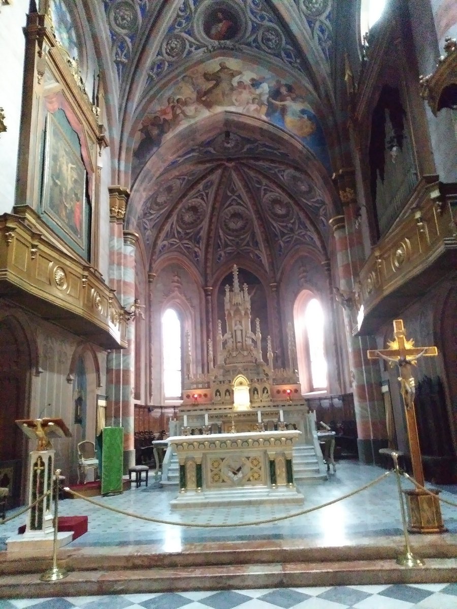 srmcarla's tweet photo. #ore9
Entro nella Chiesa di S. Francesco. Il tabernacolo illuminato e i ceri accesi mi dicono che Lui è lì. Mi aspettava. Sono sola, in pace e silenzio. Gli raccomando le necessità e i desideri di ognuno/a.
Sia benedetto questo giorno! https://t.co/oDFNbQmqGr