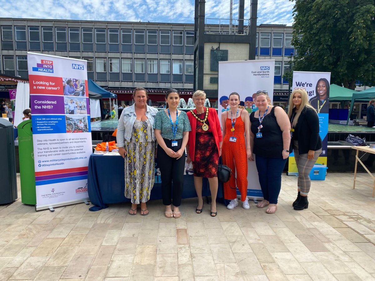 enhrecruitment's tweet photo. On Saturday some of our resourcing team was at Stevenage Annual job fair, meeting the local community to tell them about the great opportunities we have available at ENHT. They even got to meet the Major of Stevenage! #recruitment #enht #workforus #jobs #stevenage #healthcare https://t.co/X4IoZPmLjx