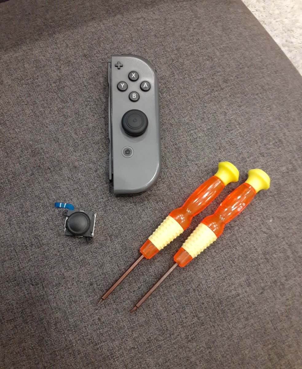 MQRFzmdzJsLECZb's tweet image. 子供のジョイコン直しました。
15分程度で、しっかり直ったよ。
弟が動作確認済み。
買い換えを考えてたけど、直して正解でした❗