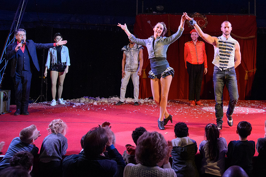 hetMagicCircus's tweet photo. Dordts Circusartieste Jasmijn Rubingh zoekt oude schooldirecteur die zei dat ze geen circusartieste kon worden. Hij is welkom bij haar eerste optredens in Dordt!
https://t.co/tc1hRMTTiN
#gezocht #dehorizondordrecht #dordrecht #dordt #hetmagiccircus #stadscircus https://t.co/IGYYzkGJyj