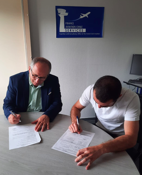 fracsaero's tweet photo. 🇫🇷👏Today we're renewing Théo's apprenticeship contract, so he remains your commercial contact for #ATDAnalytics #ATD - #AirTransportData!📈✈️
#Data #KPI #dataplatform #ISCT #BusinessSchool #Toulouse https://t.co/VcqZdaQoU9