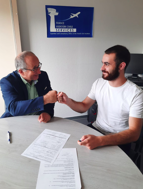 fracsaero's tweet photo. 🇫🇷👏Today we're renewing Théo's apprenticeship contract, so he remains your commercial contact for #ATDAnalytics #ATD - #AirTransportData!📈✈️
#Data #KPI #dataplatform #ISCT #BusinessSchool #Toulouse https://t.co/VcqZdaQoU9