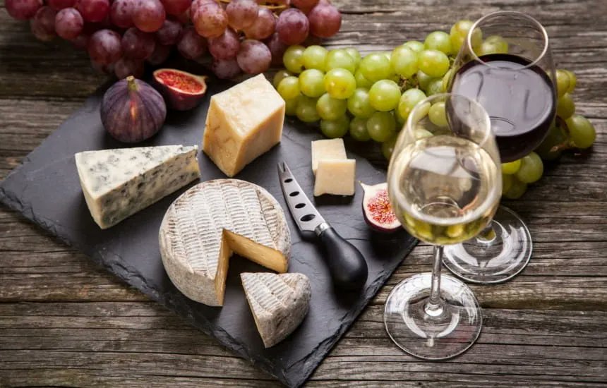 You can pair wine and cheese like a pro this #NationalCheeseAndWineDay - food and wine pairing guru Fiona Beckett tells you how ⬇ <a href="/winematcher/">Fiona Beckett</a> 
buff.ly/2Q75P1r