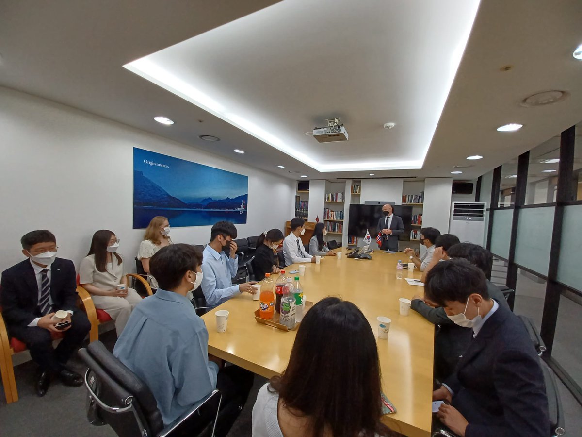Energizing to meet young aspiring diplomats! Thanks to the Korean Diplomatic Academy for visiting the Embassy and showing and interest for Norway and 🇰🇷🇳🇴bilateral relations! <a href="/Utenriksdept/">Utenriksdepartementet</a> <a href="/MOFAkr_eng/">MOFA</a>
