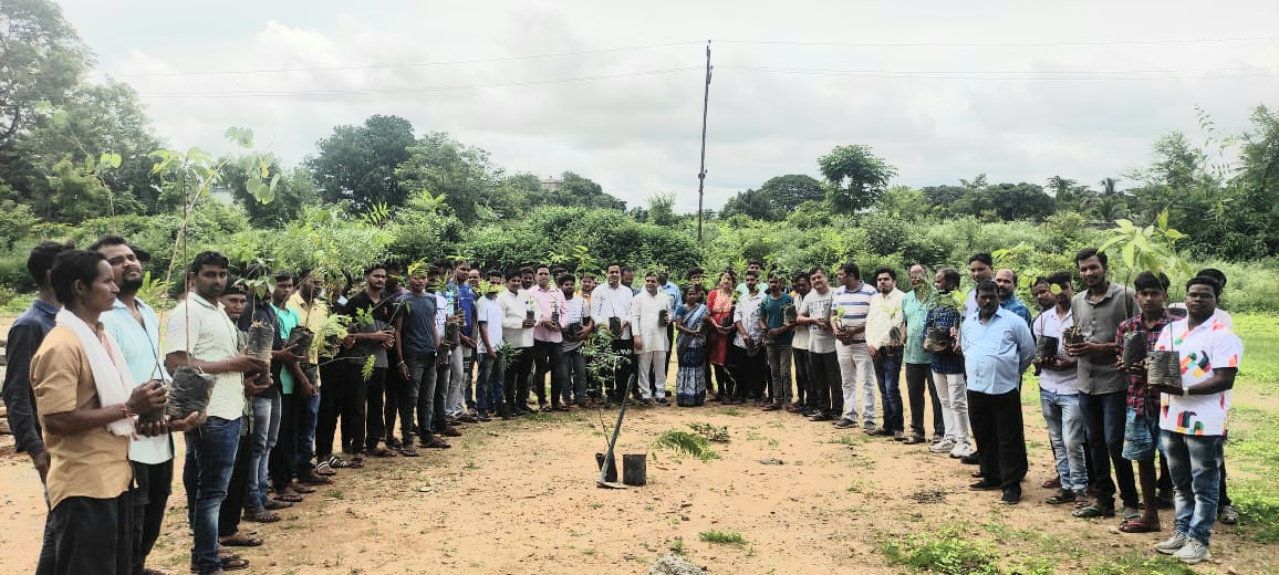 SanjitMohanty06's tweet photo. #Plantation_program at Sambalpur, Hirakud by BCJD Sambalpur Zone @CMO_Odisha @Naveen_Odisha @MoSarkar5T @MoParivarOdisha @BJD_JibanBindu @DmSambalpur @DIGPNRSAMBALPUR @bjd_odisha @BcjdOdisha @tripathy_devi @pranabpdas @MILANHOTA5 @Debjyoti_07 @1997SUMIT @Pranab3333 @BYJD_Odisha https://t.co/aj1B5uzA4F
