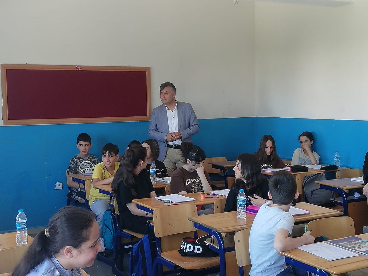 İlçemiz <a href="/BafraGalip/">BAFRA GALİP ÖZTÜRK ORTAOKULU</a>’ de devam eden Yaz Dönemi Destekleme ve Yetiştirme Kursunu ziyaret ederek öğrencilerimiz ve meslektaşlarımızla değerlendirmelerde bulunduk. Çalışmalarında kolaylıklar ve başarılar diliyoruz.
<a href="/bafra_mem/">Bafra İlçe Millî Eğitim Müdürlüğü</a> <a href="/samsunmem/">Samsun İl Milli Eğitim Müdürlüğü</a> <a href="/muratagar60/">Murat AĞAR</a> <a href="/tcmeb/">Millî Eğitim Bakanlığı</a>