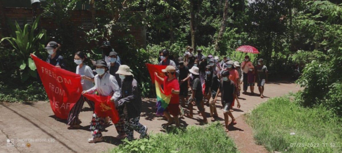 KYITHAR95368969's tweet photo. FREEDOM FROM FEAR!!

Activist youths, students and LGBT Union from #ThayetChaung Twp, #Dawei , marched and protested to eliminate the #MilitaryDictatorship on July 25.

#2022July25Coup 
#WarCrimesOfJunta  
#WhatsHappeningInMyanmar https://t.co/Jf6r3YQvR5