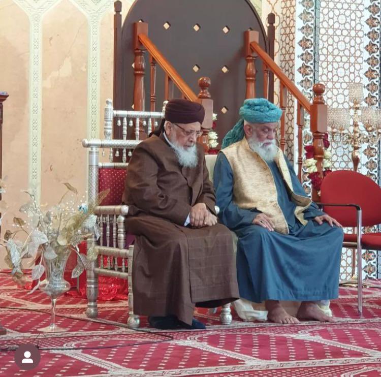 AllamahAzmi's tweet photo. Mufakkir e Islam Allama Qamaruzzaman Azmi Sahib with Hazrat Mannani Miah

In Masjid-e-Taibah, Holland on the occasion of Urse Muballige Azam Hazrat Aleem Siddiqui رحمه الله

Sunday 24th July 2022

#AllamaAzmi https://t.co/qAaHIJIMy0