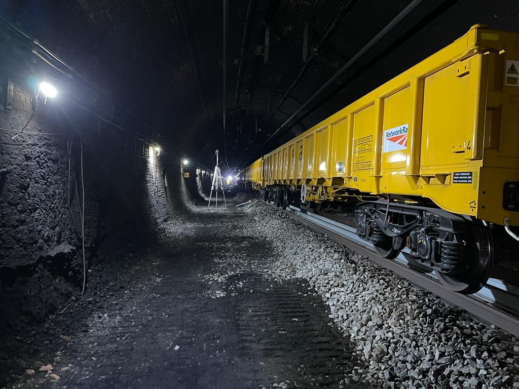 networkrail's tweet image. 🛤️ We laid more than two miles of new track in the Severn Tunnel over 10 days of work. 

🚄 The new track will improve journey speeds and safety:

➡️ networkrailmediacentre.co.uk/news/passenger… 

#engineering #railengineering