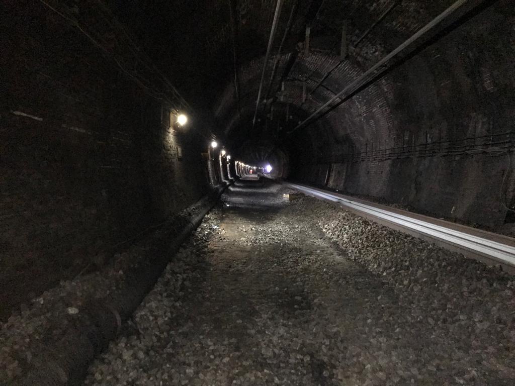 networkrail's tweet image. 🛤️ We laid more than two miles of new track in the Severn Tunnel over 10 days of work. 

🚄 The new track will improve journey speeds and safety:

➡️ networkrailmediacentre.co.uk/news/passenger… 

#engineering #railengineering