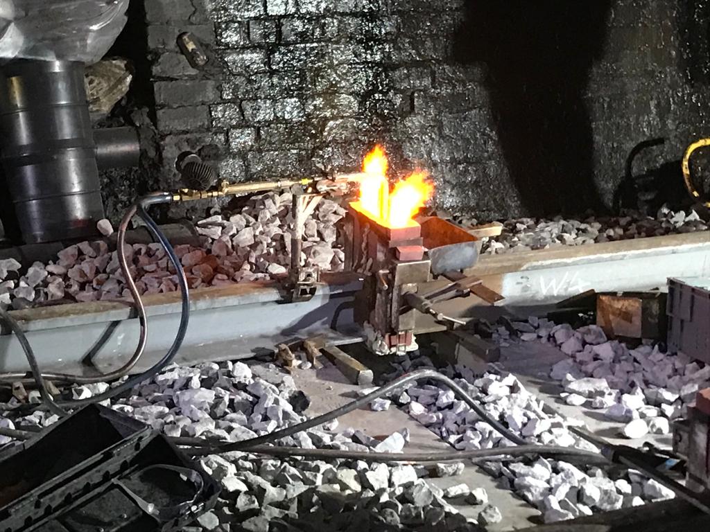 networkrail's tweet image. 🛤️ We laid more than two miles of new track in the Severn Tunnel over 10 days of work. 

🚄 The new track will improve journey speeds and safety:

➡️ networkrailmediacentre.co.uk/news/passenger… 

#engineering #railengineering