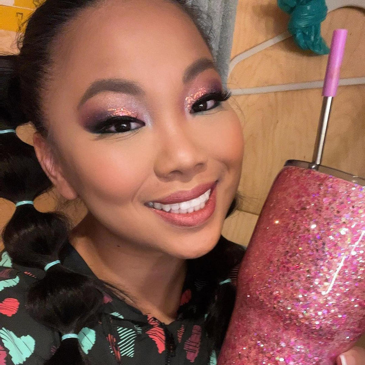 SnatchTheSol's tweet image. My attire due to this heatwave while at home has been consisting of slippers and...not much else.

Sometimes I'll even let the dogs out to play!