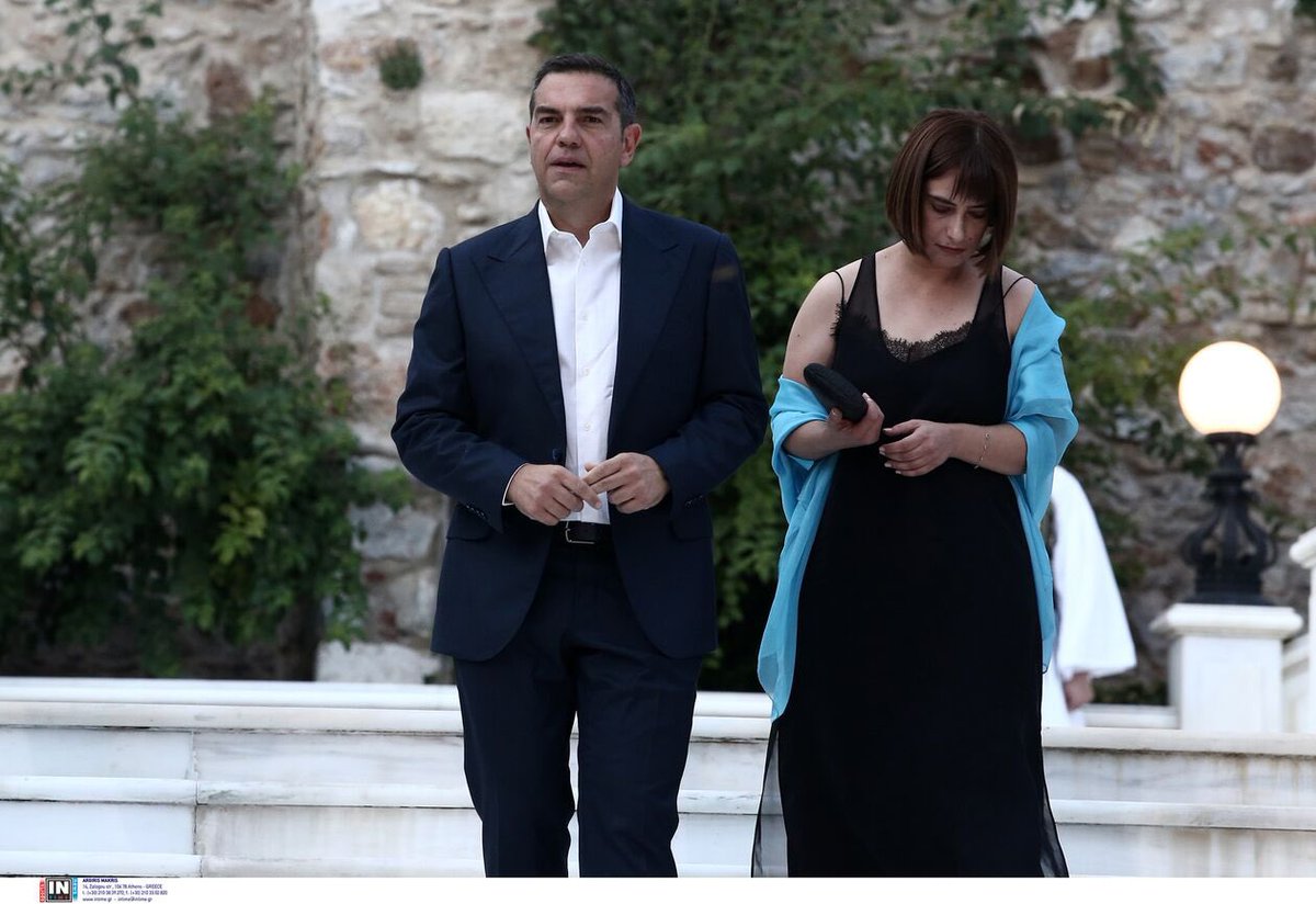 christsok's tweet photo. Την Τρίτη 20 του μηνός ο Αλέξης Τσίπρας δήλωσε πως βρέθηκε θετικός στον κόβιντ. Την Κυριακή 24 Ιουλίου, παρεβρέθη στην εκδήλωση για την αποκατάσταση της Δημοκράτιας. Είπαμε, το δέχεται το ρίσκο γενικώς. https://t.co/ABSfVgHS07