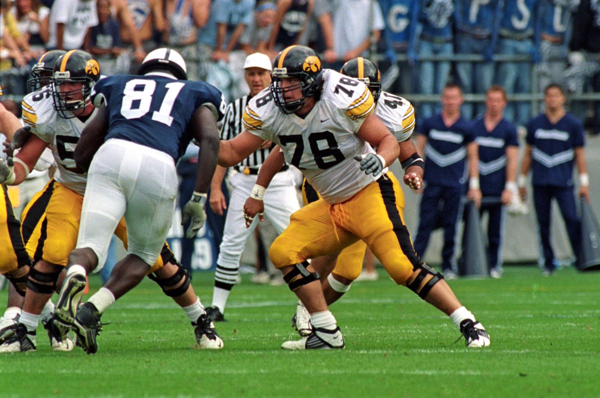 Happy Birthday to former OL Robert Gallery! Have a great day, Go Hawks! | 