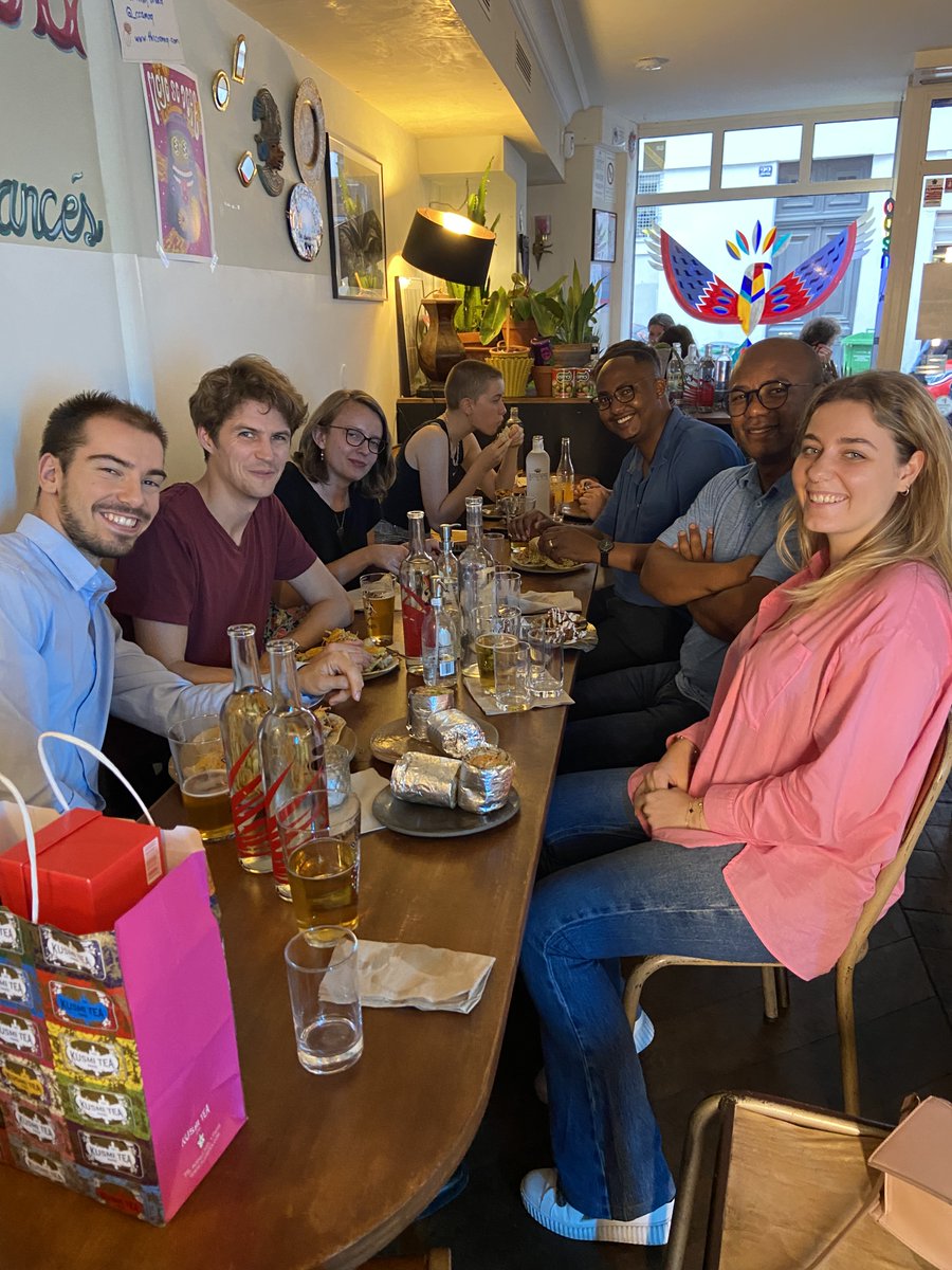 [Les bonnes adresses PIE] 
Nous testons pour vous - <a href="/DistritoFrances/">Distrito Francés</a> Marais😁
 
Vendredi, l'équipe a pu se réunir autour de bons plats et cocktails mexicains.

Nous vous conseillons cette adresse haute en saveurs et notamment de goûter les tacos au poulet et au porc !🌮