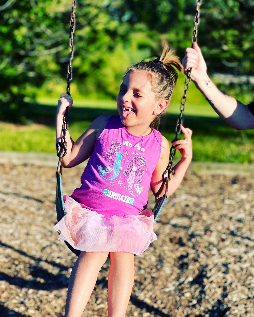lovebug1420's tweet photo. 1st grade here we come!! Today is her first day in cheerleading! She’s growing up way to fast! I love her more then all the stars ✨💕 https://t.co/kQ4DfTrT5p