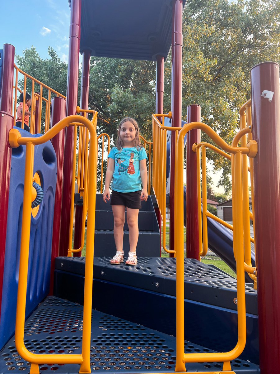 lovebug1420's tweet photo. 1st grade here we come!! Today is her first day in cheerleading! She’s growing up way to fast! I love her more then all the stars ✨💕 https://t.co/kQ4DfTrT5p
