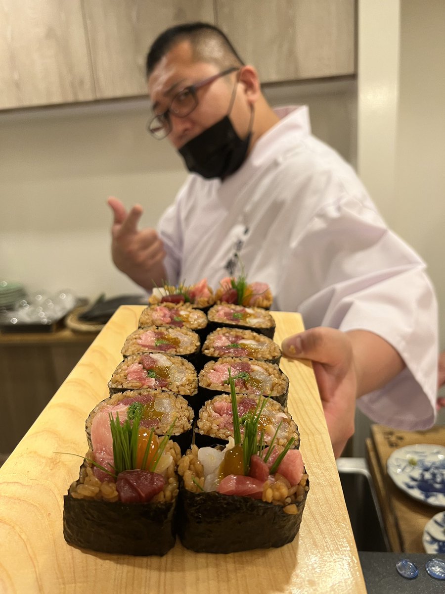 1_Ace_p's tweet photo. お鮨とお肉が一緒に堪能できるお店🤤

ホントに美味しくてオススメのお店✨

大将の癖はだいぶ強めです（笑）

ご馳走様でした🙏

※写真下手ですいません。
（4枚目は自信あり） https://t.co/OGZiPnJcKW