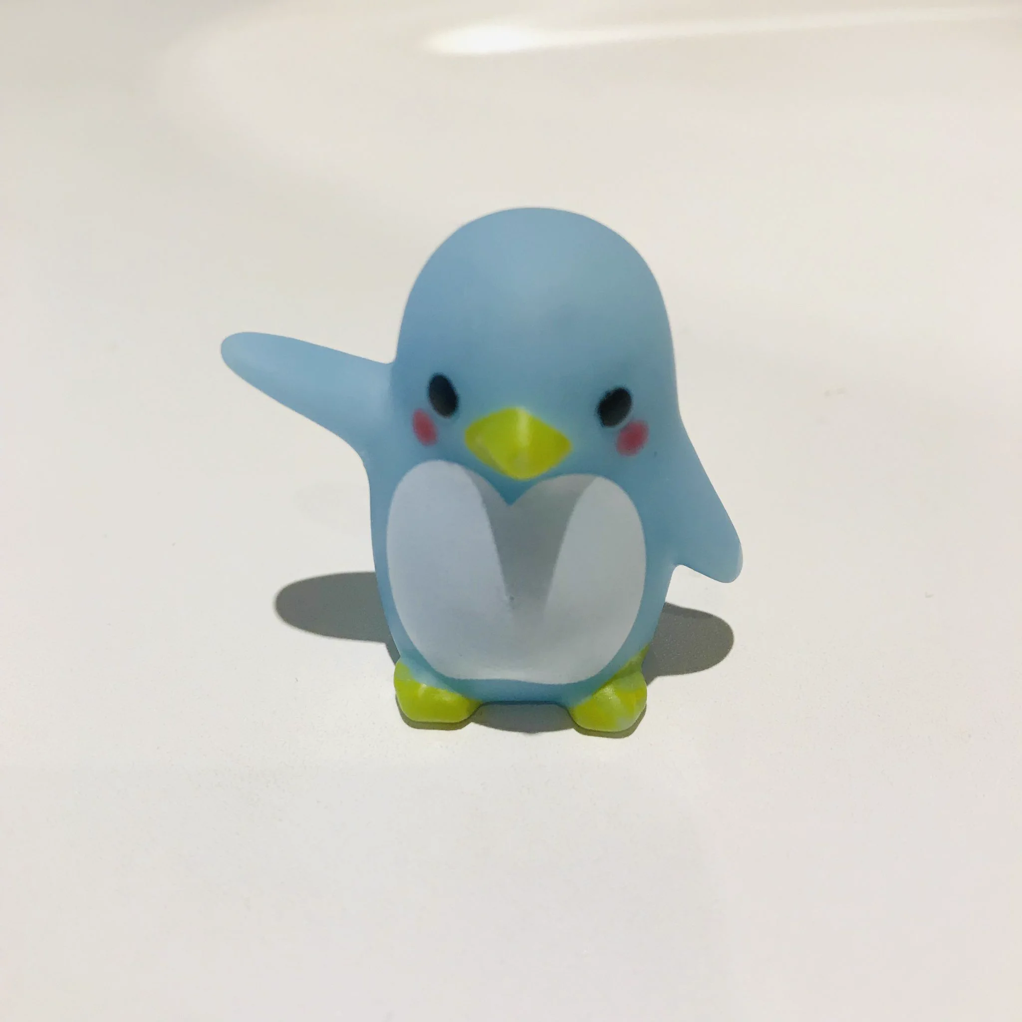 @wegdrw FF外から失礼しますー！
ホテルウィングインターナショナル池袋さんでもお風呂場で可愛い子（ペペンちゃん）がお出迎えしてくれます…🐧
いろんな色の子がいるので毎回楽しみです(*´˘`*)♡ 