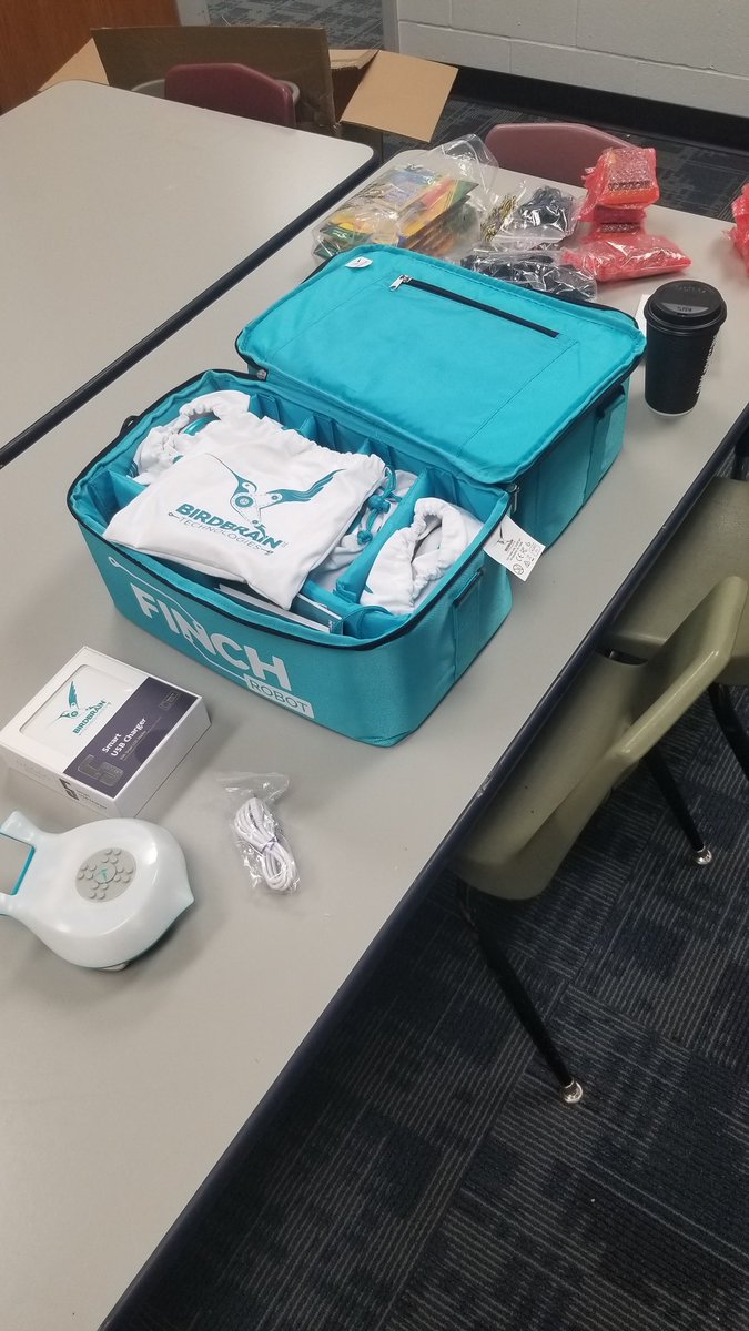 HaleyMaigan's tweet photo. Can't wait for Logo Summer Institute 2022 to begin. It was like Christmas morning opening up my finch flock. Session 1 @HummingTom #finchrobot2 #summerPD #STEM https://t.co/w2UsSoD8FD