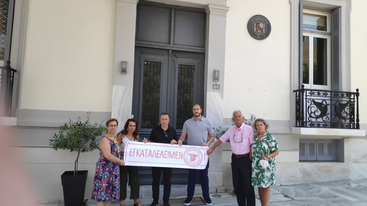 PlexGrecia's tweet photo. A B A N D O N A D O S https://t.co/68KbfTQ5k9