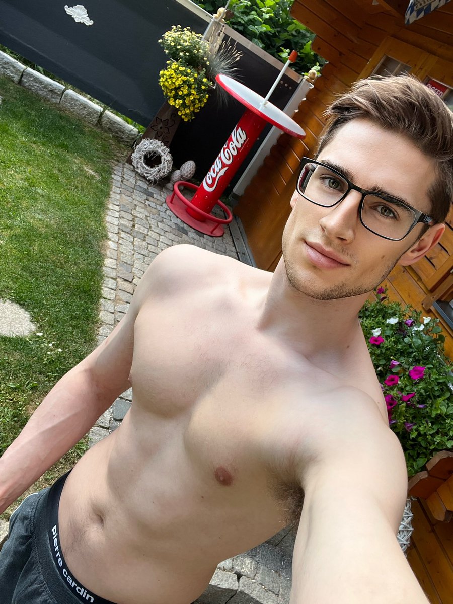 Jonasem2020's tweet photo. Greetings from Germany 🇩🇪. Where are you from? https://t.co/YCWcRnybw3
