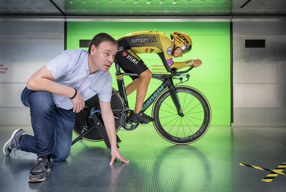 TU Eindhoven (@tueindhoven) on Twitter photo Vingegaard won <a href="/LeTour/">Tour de Franceβ’</a>, samen met zijn overmachtige ploeg <a href="/JumboVismaRoad/">DavidRRCegg</a>. Dit resultaat is ook het succes van hoogleraar @realBertBlocken, sinds 2017 de adviseur aerodynamica van het team. Alle hoofdrenners hebben bij hem in de windtunnel gestaan. π΅
π tue.nl/nieuws-en-evenβ¦ Vingegaard won <a href="/LeTour/">Tour de Franceβ’</a>, samen met zijn overmachtige ploeg <a href="/JumboVismaRoad/">DavidRRCegg</a>. Dit resultaat is ook het succes van hoogleraar @realBertBlocken, sinds 2017 de adviseur aerodynamica van het team. Alle hoofdrenners hebben bij hem in de windtunnel gestaan. π΅
π tue.nl/nieuws-en-evenβ¦