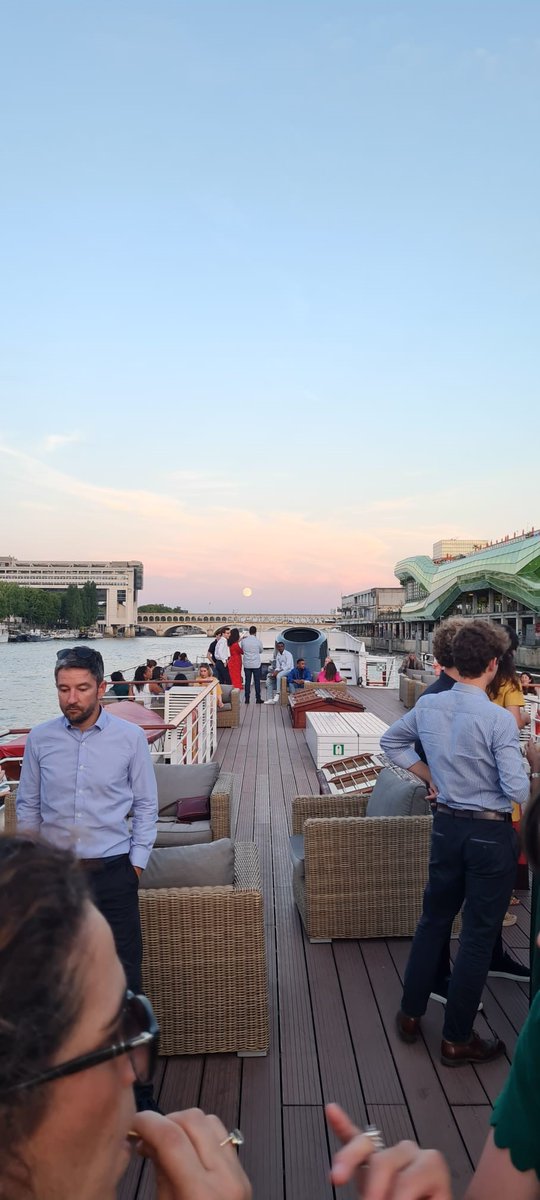 BCTG_Avocats's tweet photo. ☀️🛥💥Retour en images sur la #SummerParty2022 qui a réuni tous les membres de BCTG Avocats. Se retrouver, échanger autour d'un verre, danser et profiter d'une belle soirée d'été !! De beaux moments de partage. Merci à tous et passez un bel été! #BCTGAvocats https://t.co/2ggA3CFxD9