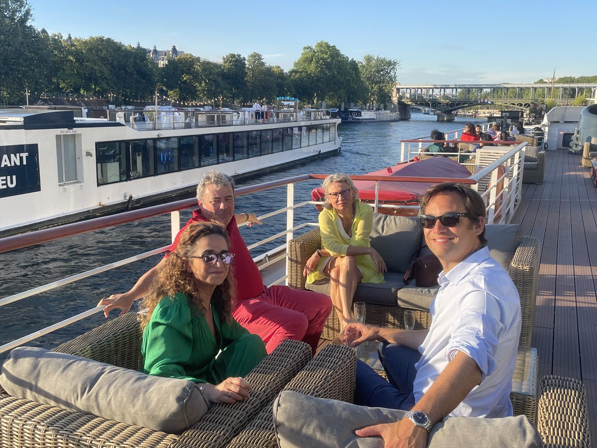 BCTG_Avocats's tweet photo. ☀️🛥💥Retour en images sur la #SummerParty2022 qui a réuni tous les membres de BCTG Avocats. Se retrouver, échanger autour d'un verre, danser et profiter d'une belle soirée d'été !! De beaux moments de partage. Merci à tous et passez un bel été! #BCTGAvocats https://t.co/2ggA3CFxD9