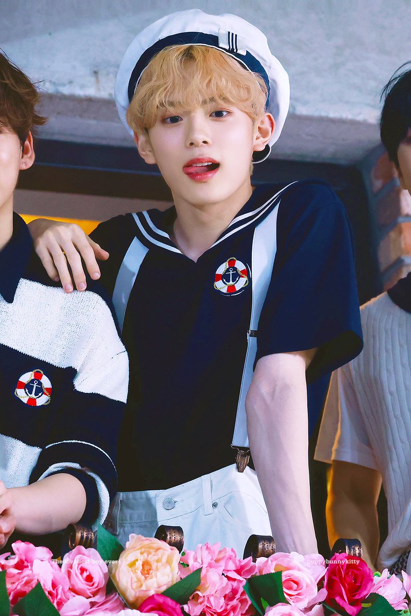 kangminiscute's tweet photo. Shall I compare thee to a summer's day? 
Thou art more lovely and more temperate. 

#강민 https://t.co/IKVP0LY1AF