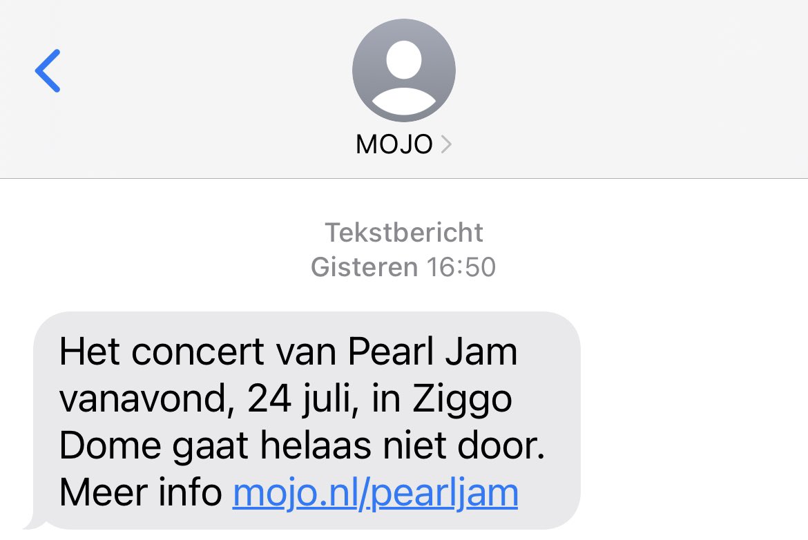 BvD1978's tweet photo. @AnnemiekeVoogd @PearlJam @ZiggoDome https://t.co/7N98XyF8rt