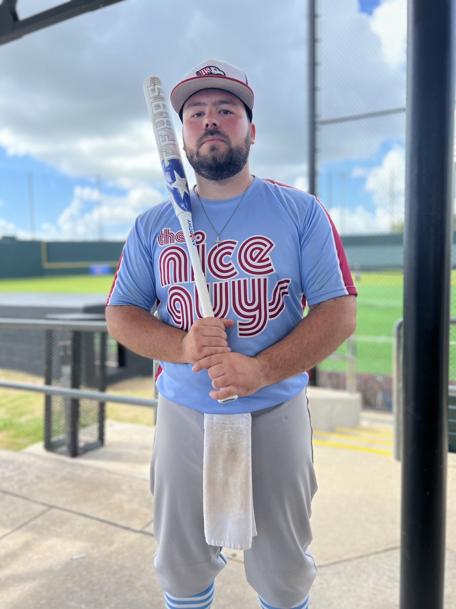 TheNiceGuysSB's tweet photo. Our guy @STX_Flamingo16 lookin dangerous with the bat we got from the tournament this weekend! Best pitcher in E baby! https://t.co/OoBaL7RBfK